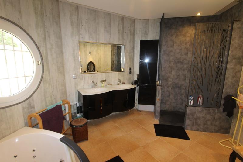 Villa - 195 m² - 7 pièces