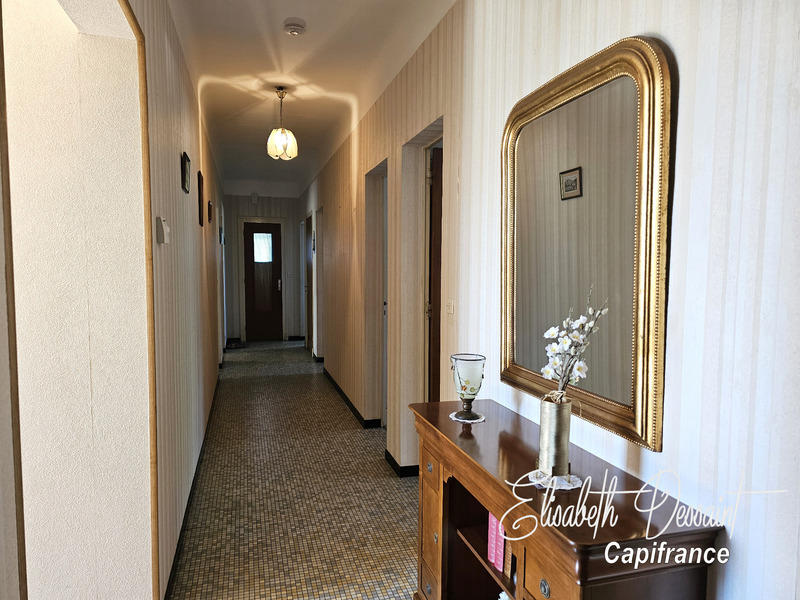 Villa - 234 m² - 10 pièces