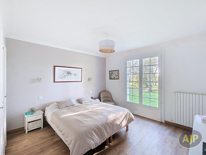 Maison - 214 m² - 9 pièces