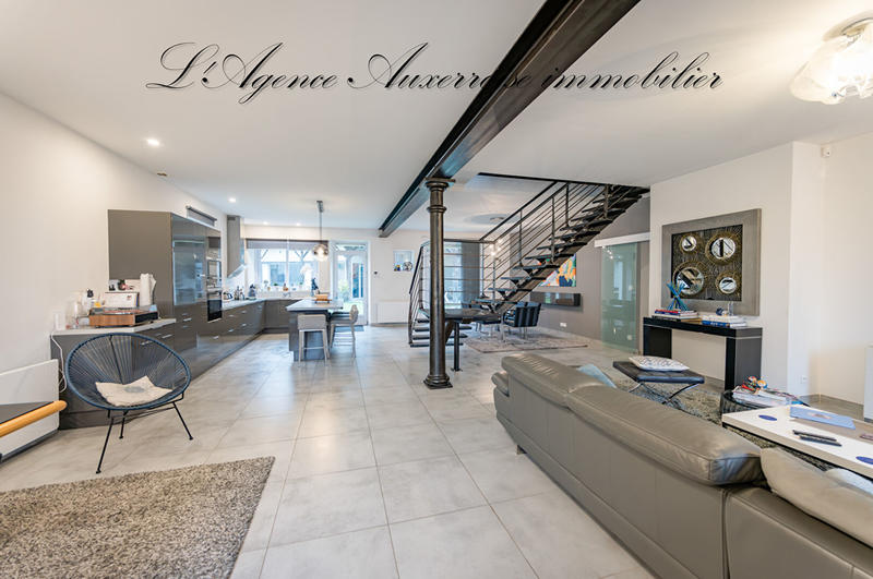 Maison - 314 m² - 8 pièces