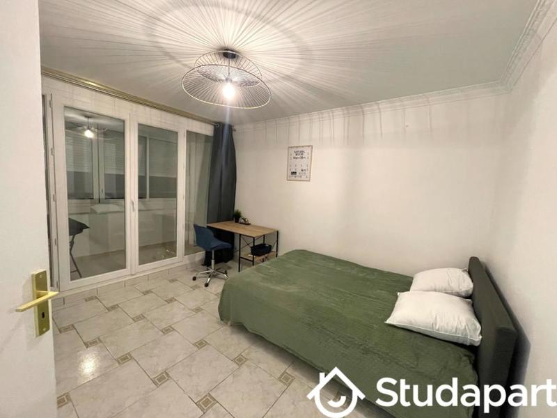 Chambre - 14 m² - 1 pièce