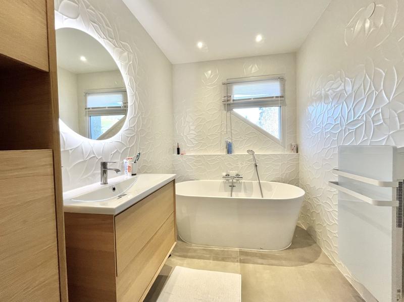 Maison contemporaine - 250 m² - 8 pièces