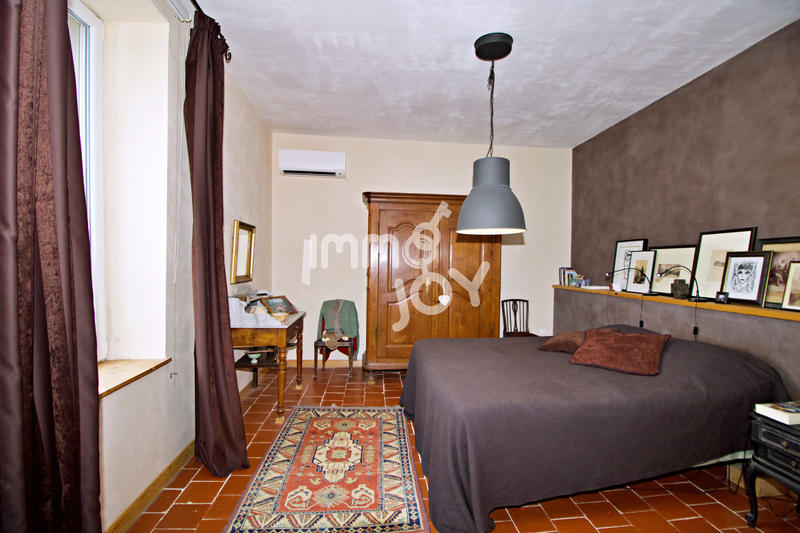 Maison - 305 m² - 11 pièces