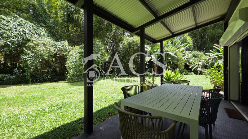 Maison - 285 m² - 11 pièces