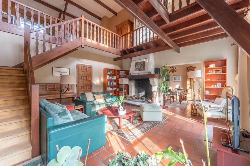 Maison - 211 m² - 6 pièces