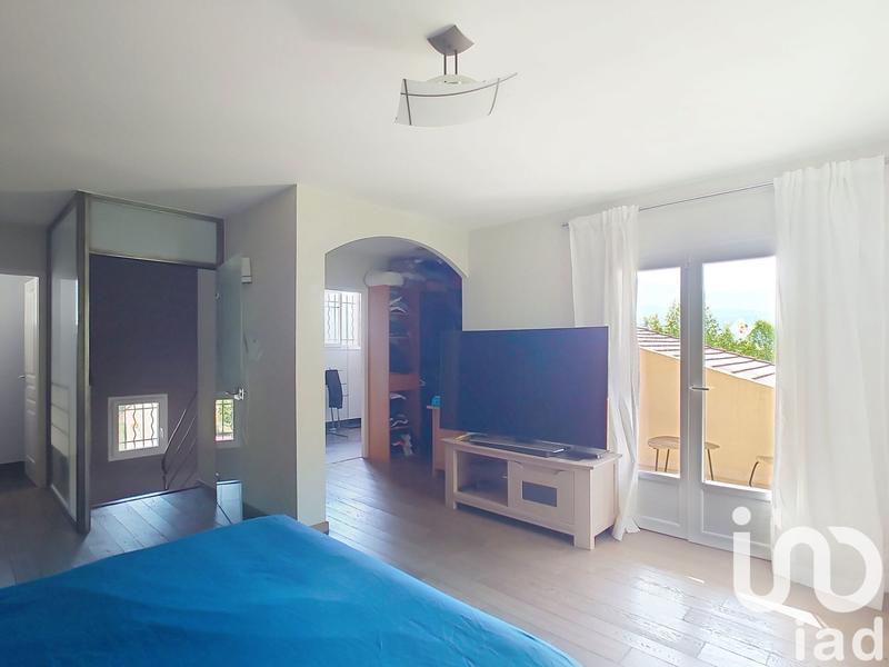 Maison - 220 m² - 8 pièces