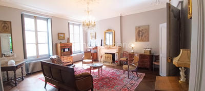 Propriété - 311 m² - 9 pièces