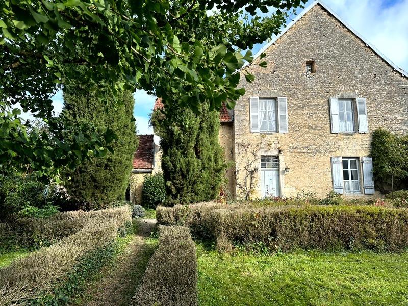 Maison de village - 208 m² - 7 pièces