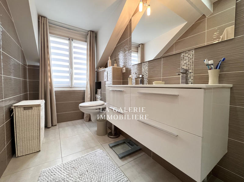 Maison - 186 m² - 8 pièces