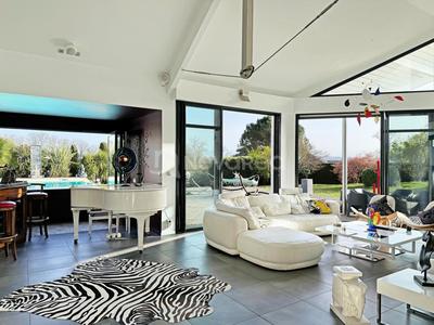 Villa - 240 m² - 7 pièces