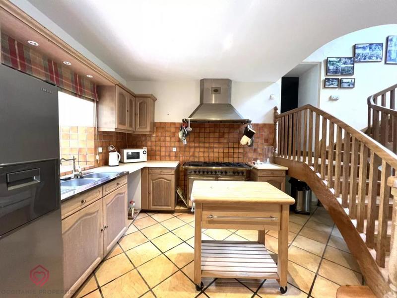 Propriété - 294 m² - 9 pièces