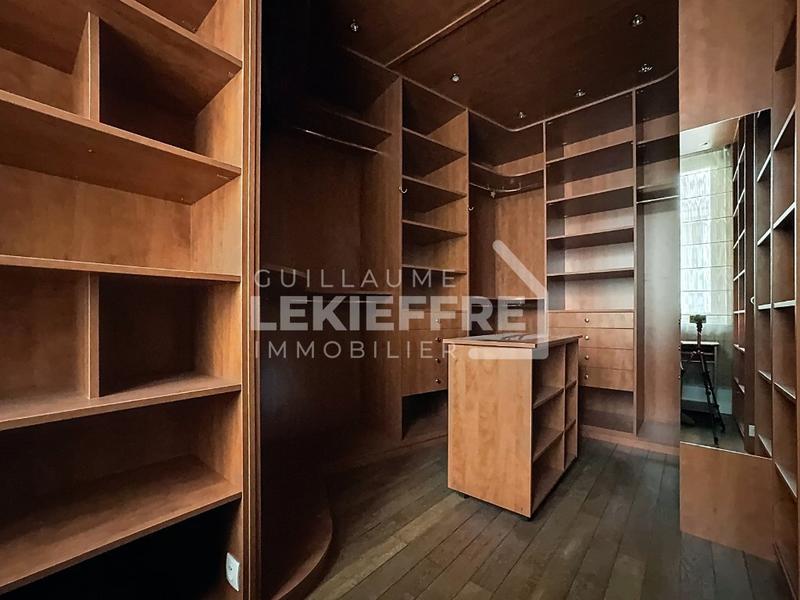 Appartement - 208 m² - 6 pièces