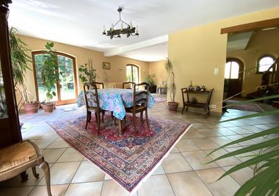 Maison traditionnelle - 243 m² - 6 pièces