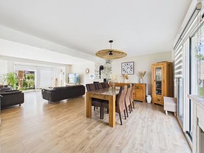 Maison - 153 m² - 7 pièces