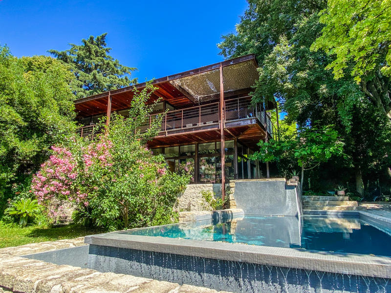 Propriété - 300 m² - 8 pièces