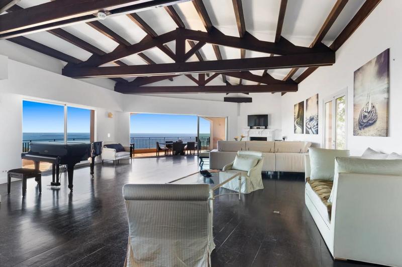 Villa - 596 m² - 13 pièces