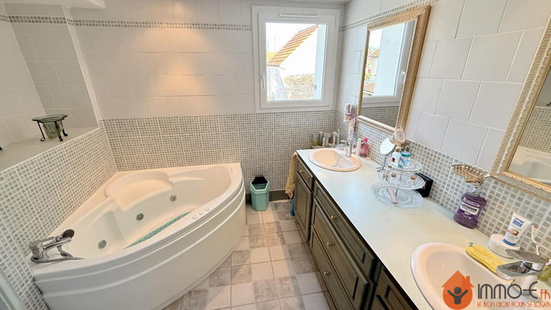 Maison - 210 m² - 7 pièces