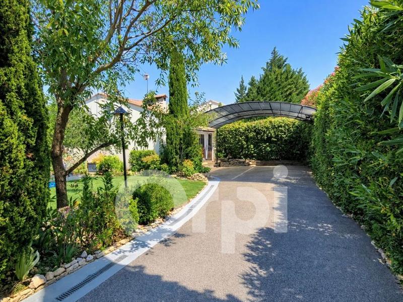 Propriété - 250 m² - 10 pièces