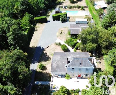 Maison - 330 m² - 9 pièces