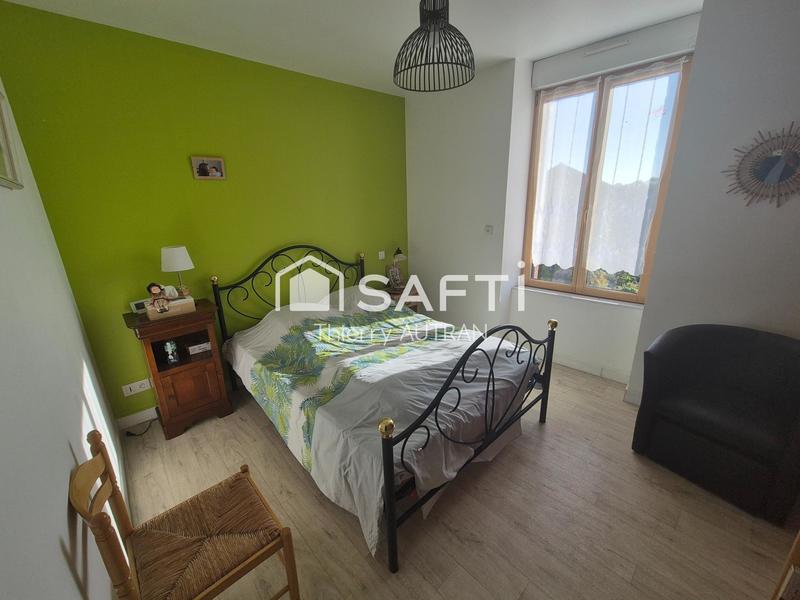 Maison - 216 m² - 9 pièces