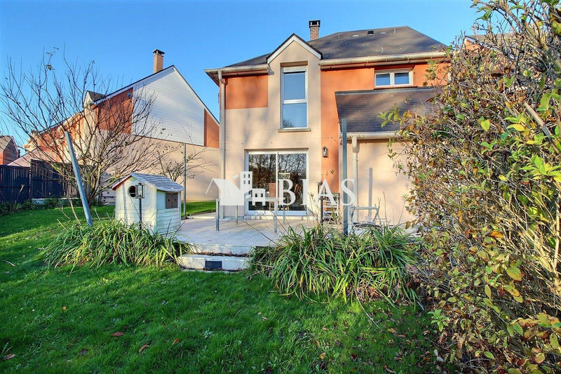 Maison - 101 m² - 5 pièces