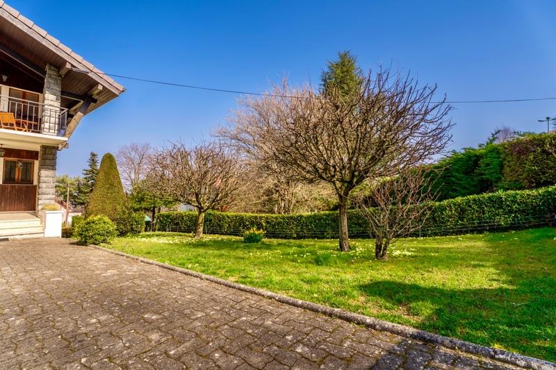 Maison - 241 m² - 9 pièces