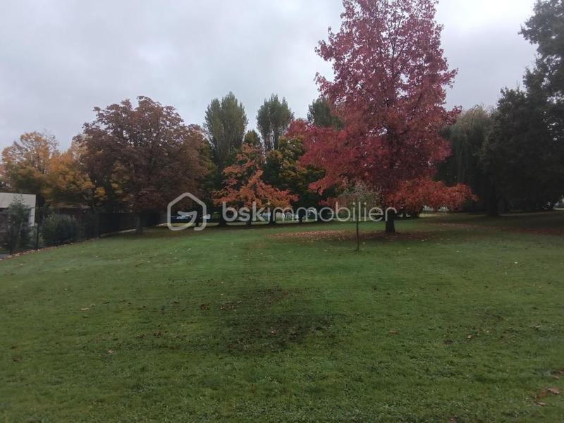 Terrain constructible - 2 500 m²