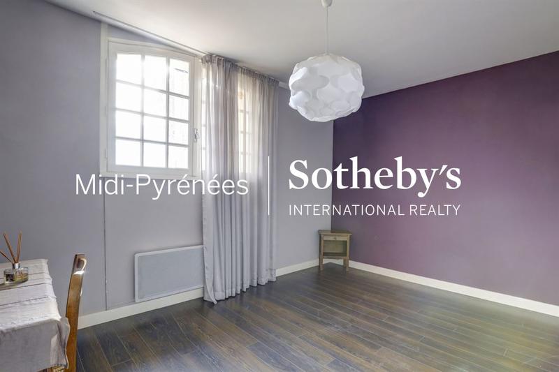 Maison - 270 m² - 10 pièces