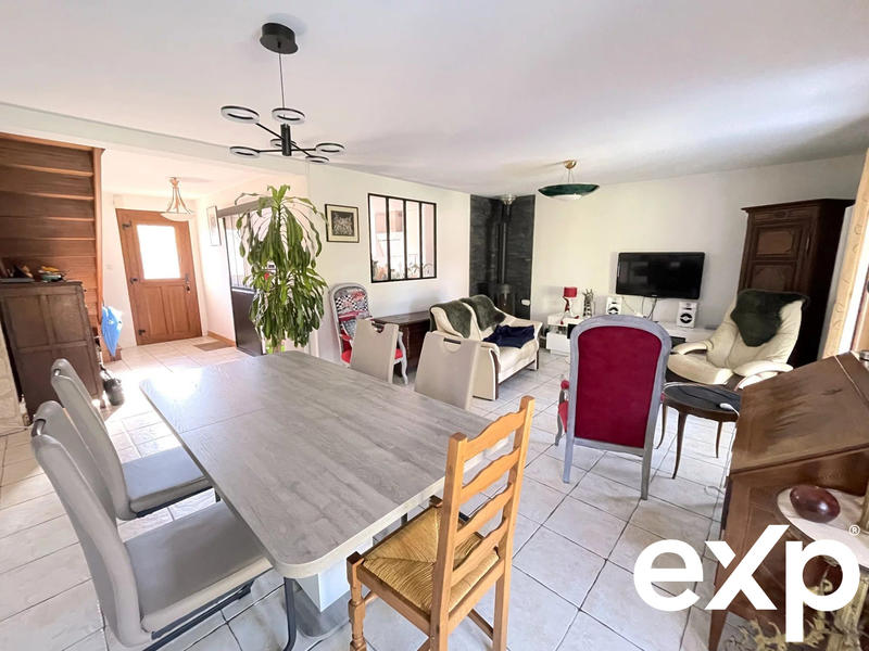 Maison - 163 m² - 9 pièces