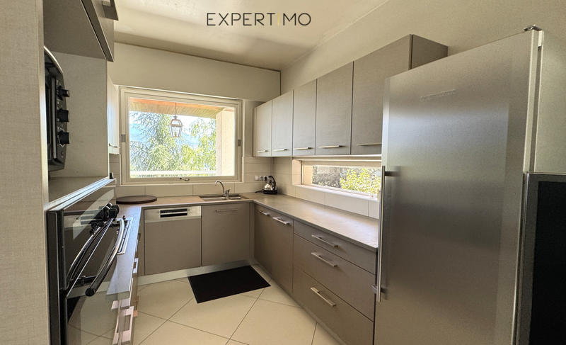 Propriété - 250 m² - 8 pièces