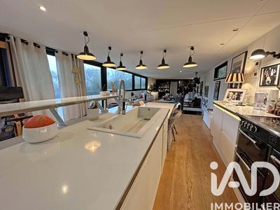 Maison - 250 m² - 6 pièces