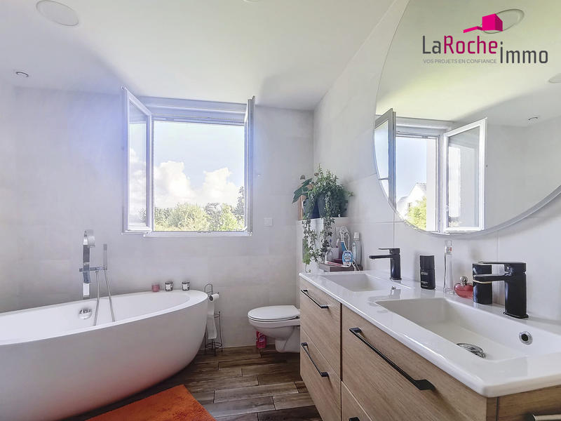 Maison - 180 m² - 8 pièces