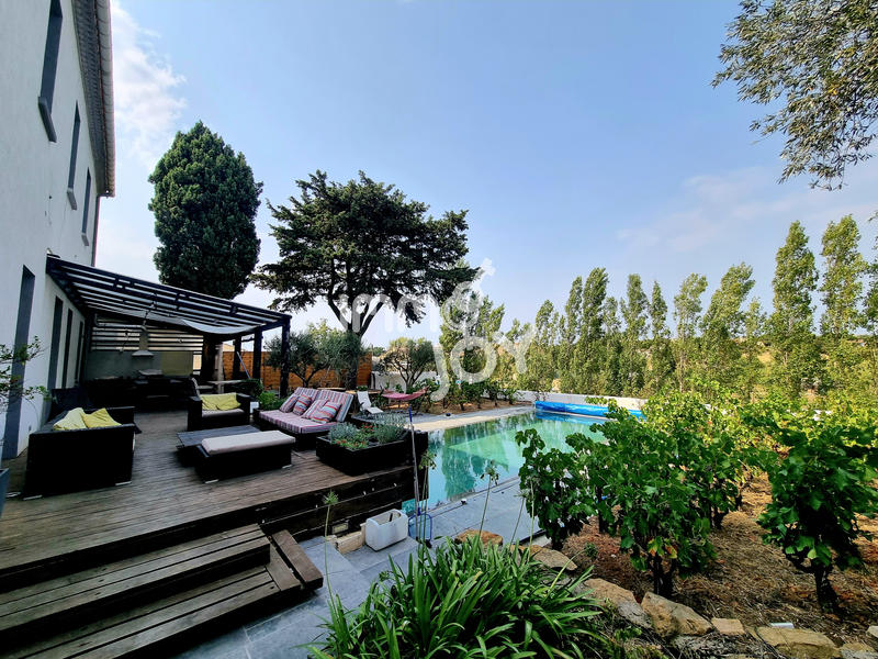 Maison - 305 m² - 11 pièces