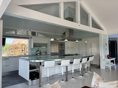 Maison - 230 m² - 5 pièces