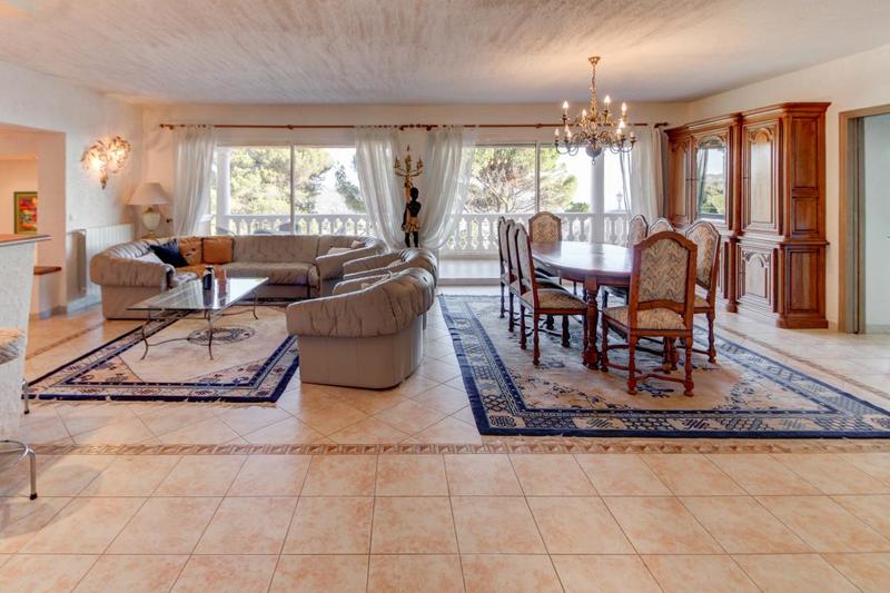 Villa - 378 m² - 10 pièces