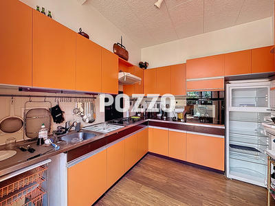 Maison - 181 m² - 9 pièces