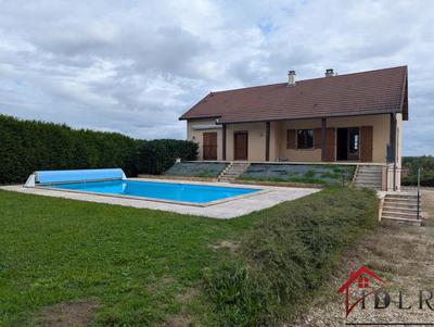 Maison - 136 m² - 5 pièces