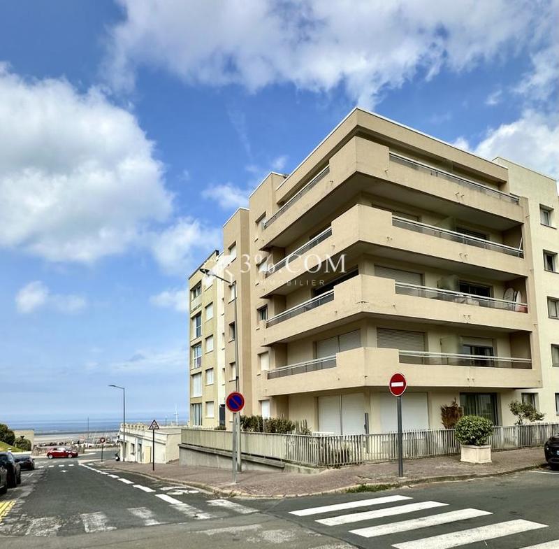 Studio - 30 m² - 1 pièce