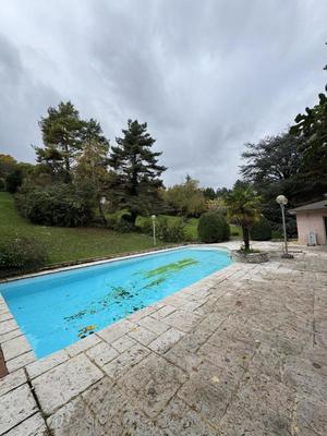 Maison - 434 m² - 8 pièces