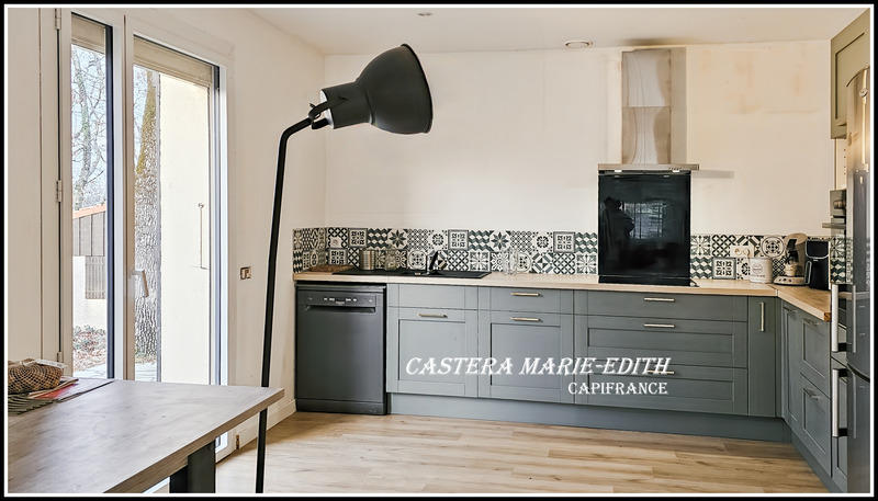 Maison - 280 m² - 9 pièces