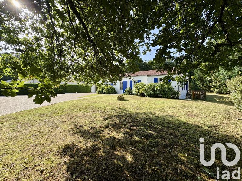 Maison - 225 m² - 9 pièces