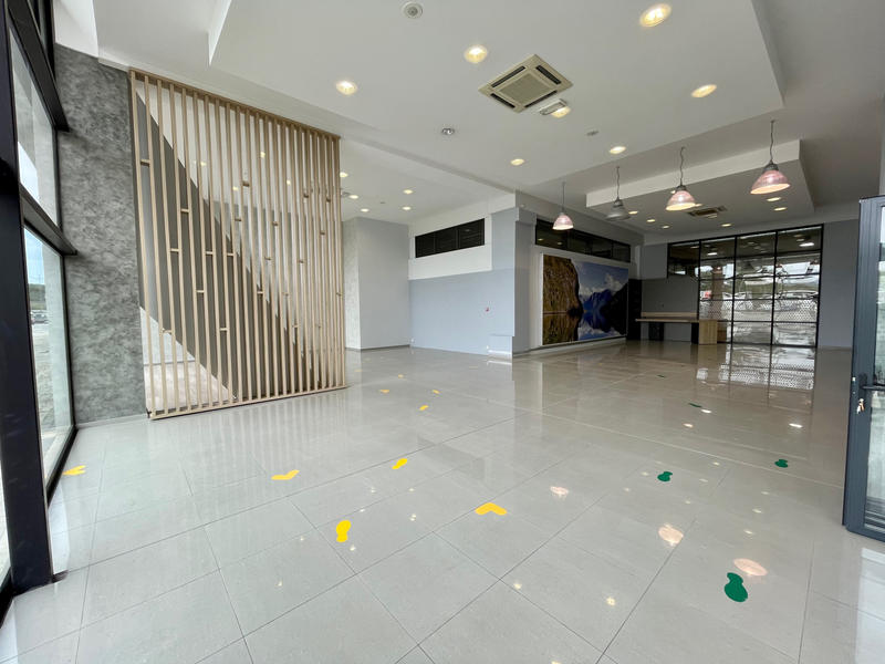 Local commercial - 1 150 m²