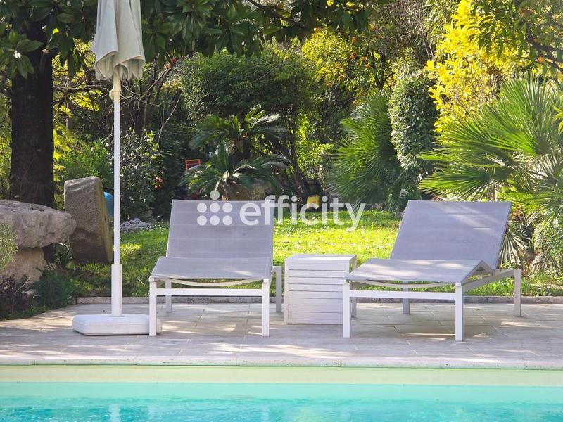 Maison - 235 m² - 6 pièces