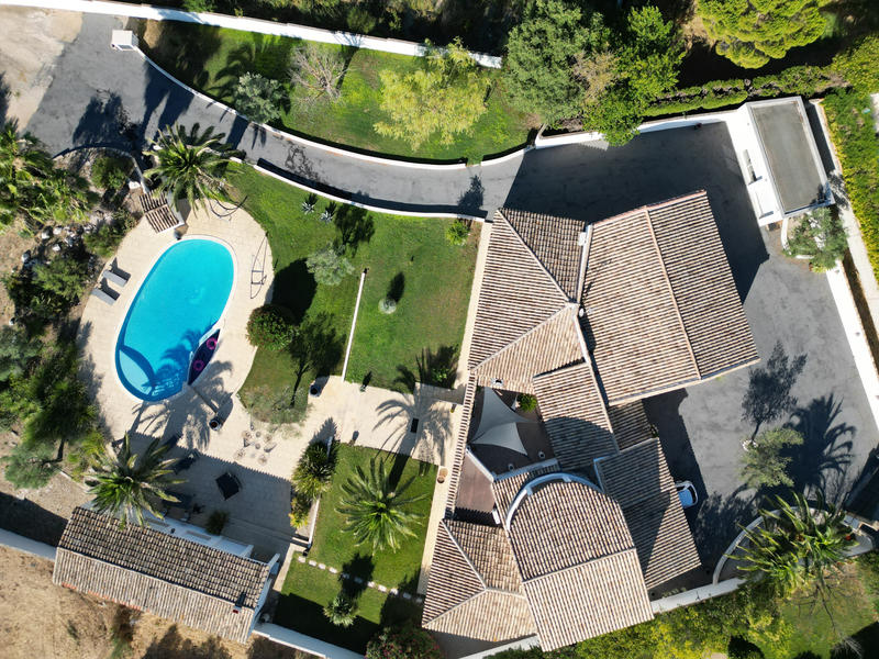 Maison - 334 m² - 8 pièces