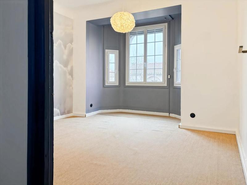 Appartement - 193 m² - 6 pièces