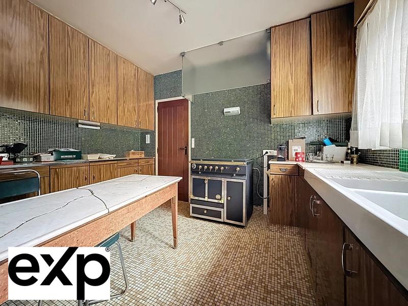 Maison - 302 m² - 12 pièces