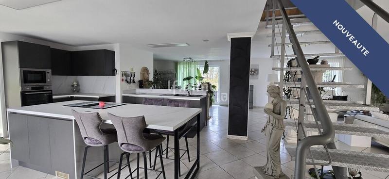 Maison - 232 m² - 6 pièces