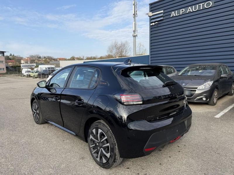 Peugeot 208 II 100 ch Style / Pack Navigation Peinture Noir Perla Nera 18 728 Km