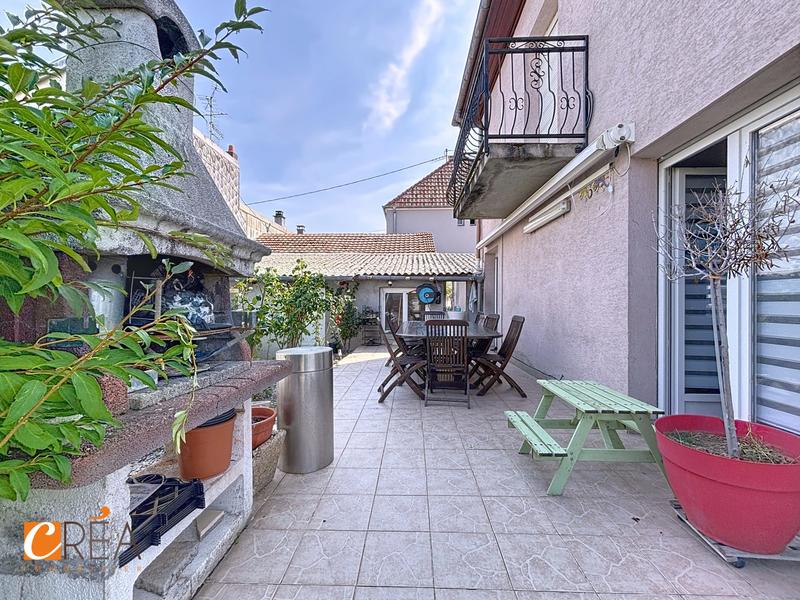 Maison - 220 m² - 12 pièces