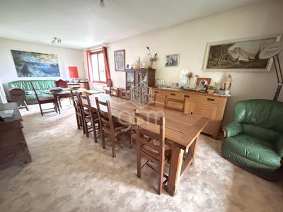 Maison traditionnelle - 164 m² - 7 pièces